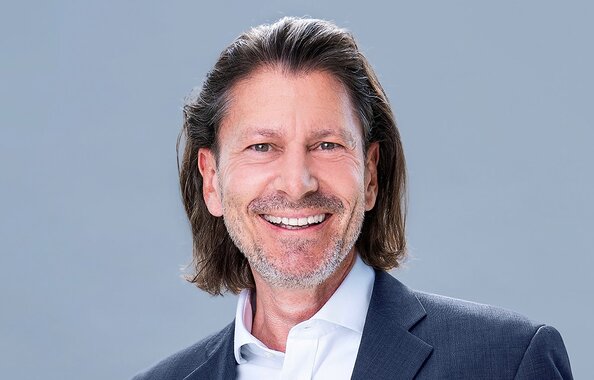 Vermittler und Regionaldirektor Hans-Jürgen Krapfl