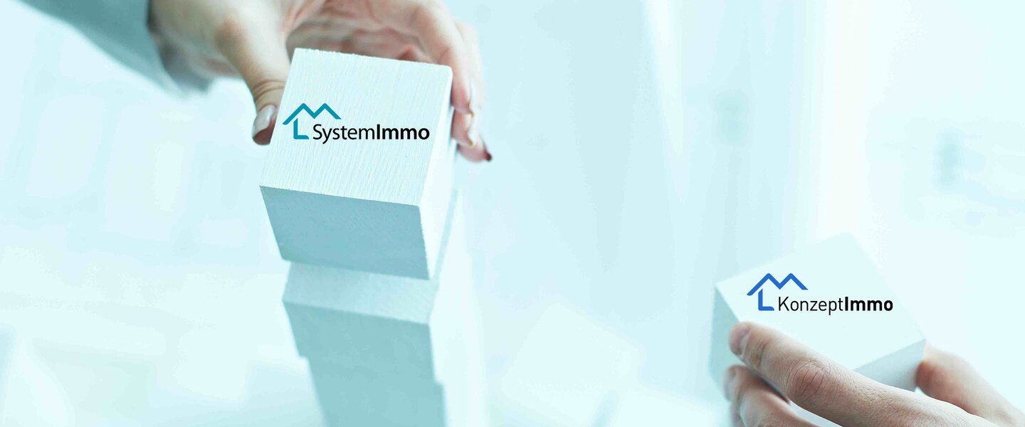 Bauklötze mit Logos von SystemImmo und KonzeptImmo als Imagebild für einen Artikel über Immobilien als Baustein für die Altersvorsorge