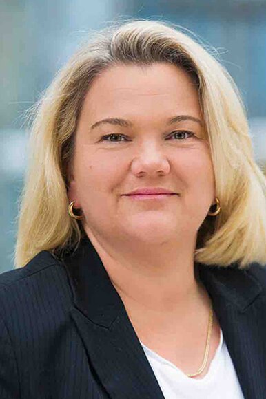 Michaela Ferling, Rechtsanwältin und Spezialistin im Versicherungs- und Vertriebsrecht