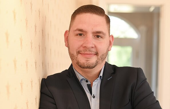 Vermittler und Regionaldirektor Lucas Greife