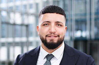 Versicherungsmakler Fevzi Öztürk