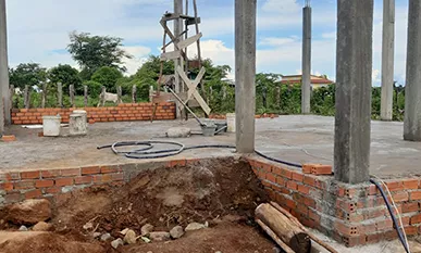 Das fertige Fundament des neuen Schulbibliothekgebäudes