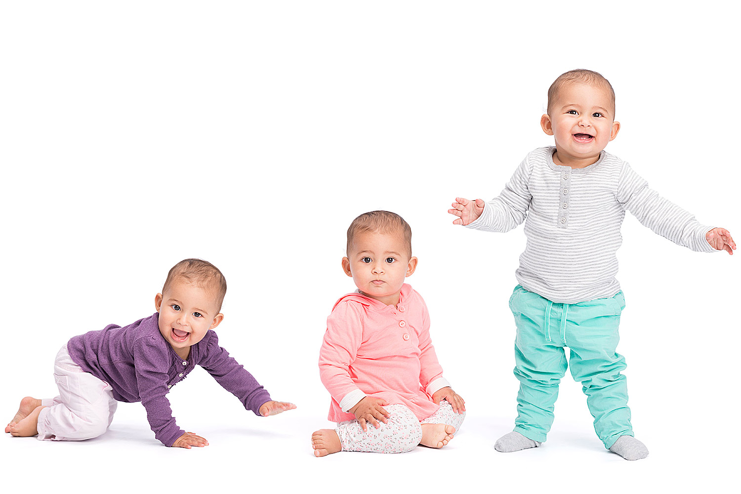 Kleinkinder im Stehen, sitzen und beim Krabbeln