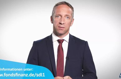Thumbnail zu einem Video, in dem Fonds Finanz Geschäftsführer Norbert Porazik Vermittlern das Vertragspaket zum Schutz ihrer Bestände erläutert