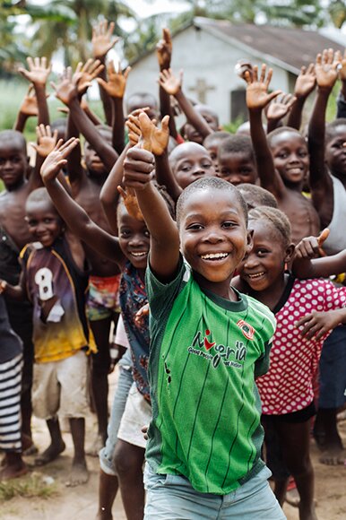 Kinder in Afrika unterstützt von Fonds Finanz in Kooperation mit World Vision