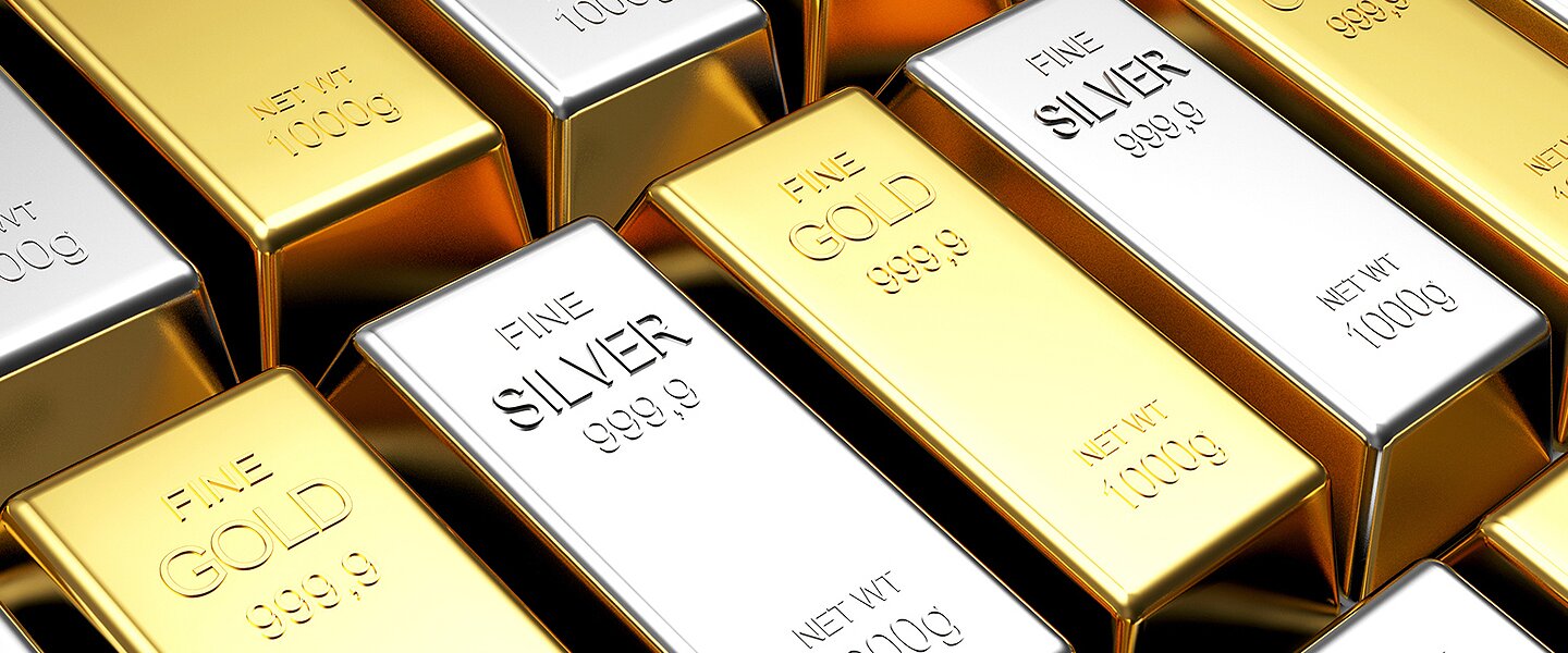 Gold- und Silberbarren, die Makler als Geldanlage vermitteln