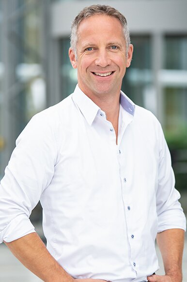 Geschäftsführender Gesellschafter Norbert Porazik fördert nachhaltige Geldanlage-Produkte