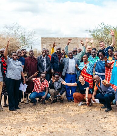 Das Nachhaltigkeitsteam der Fonds Finanz und Projektmitarbeiter in Tansania