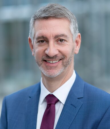 Tim Bröning ist verantwortlich für den Bereich Non-Insurance