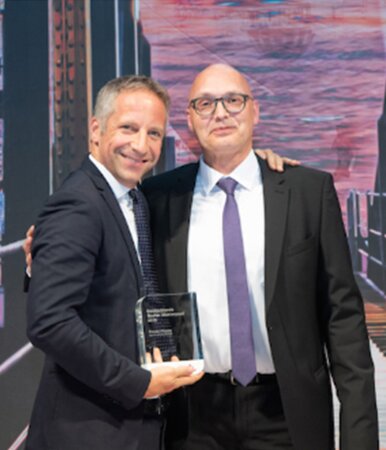 Norbert Porazik erhält für Fonds Finanz die Auszeichnung als Deutschlands umsatzstärkster Maklerpool